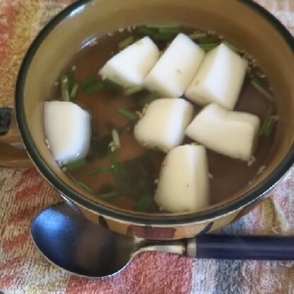 春巻きに合うスープをさがしていて。えのきはなかったのでいれませんが味噌汁より簡単かも。すぐできておいしかったです♪